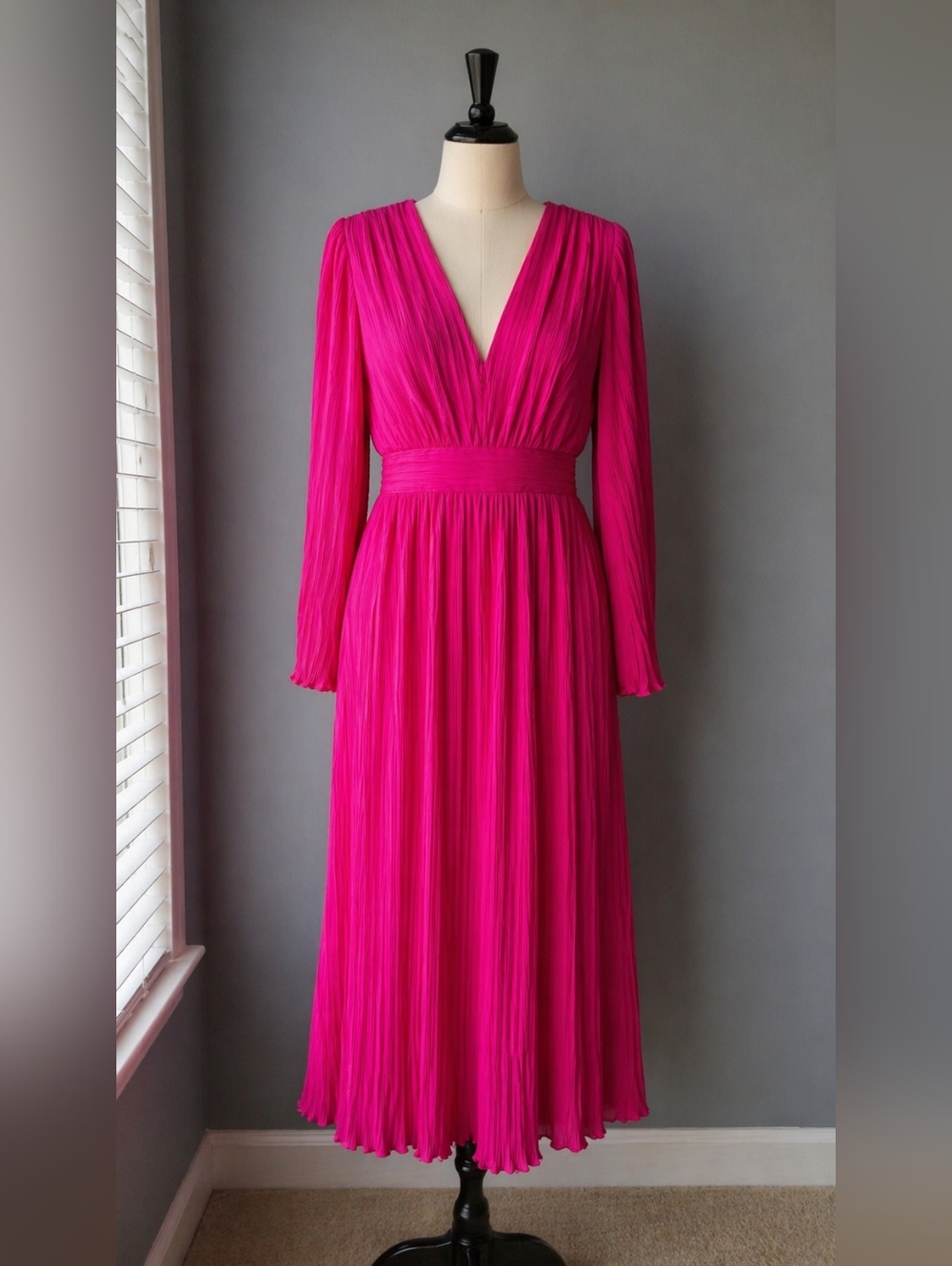 Brand: ZARASize: US S (fits true to size)Color: Bright hot pink / fuchsia